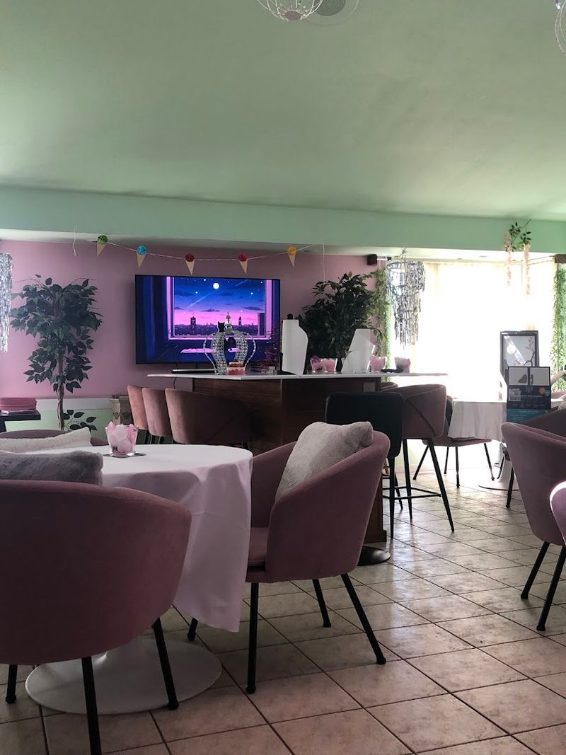 Community Events and Classes Hosted at the Café