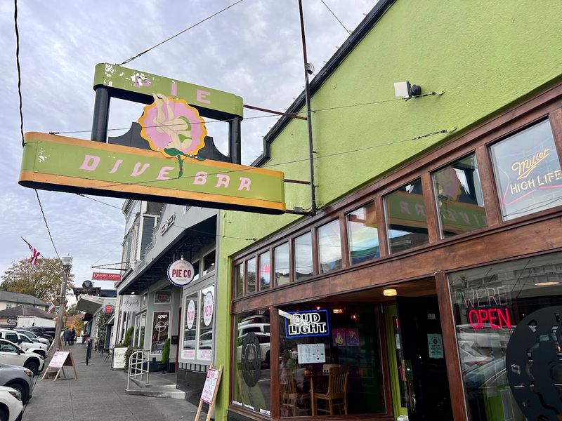 Pie Dive Bar - Snohomish