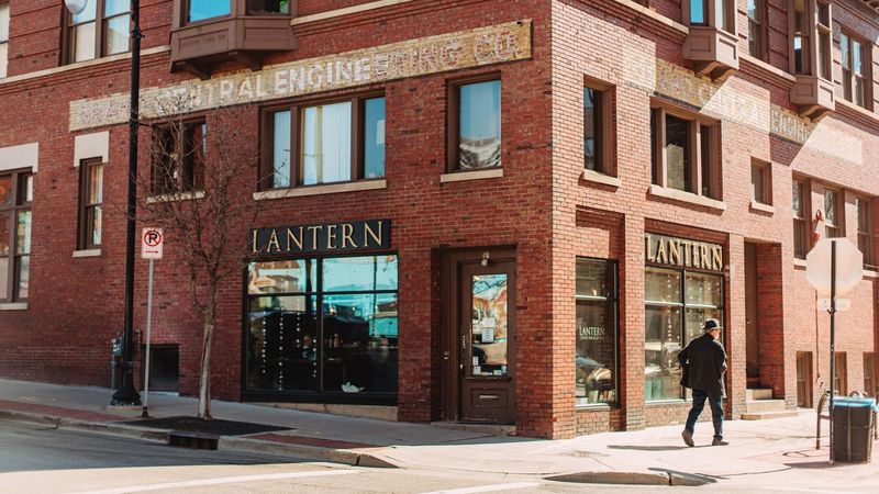 Lantern Coffee Bar and Lounge (Grand Rapids): Lounge-like with live music potential; quiet corners and Wi-Fi; 4.7 rating.