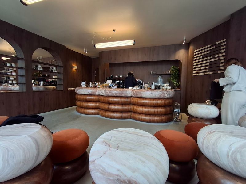 Noir - Coffee Shop & Torréfacteur - Modern Paris in a Cup