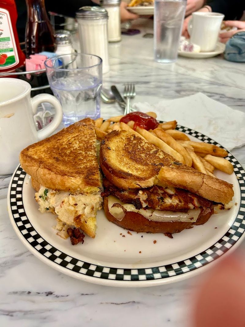 Lunch and Dinner Worth Sticking Around For