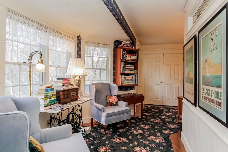 A Library and Lounge Setup That Invites You to Slow Down