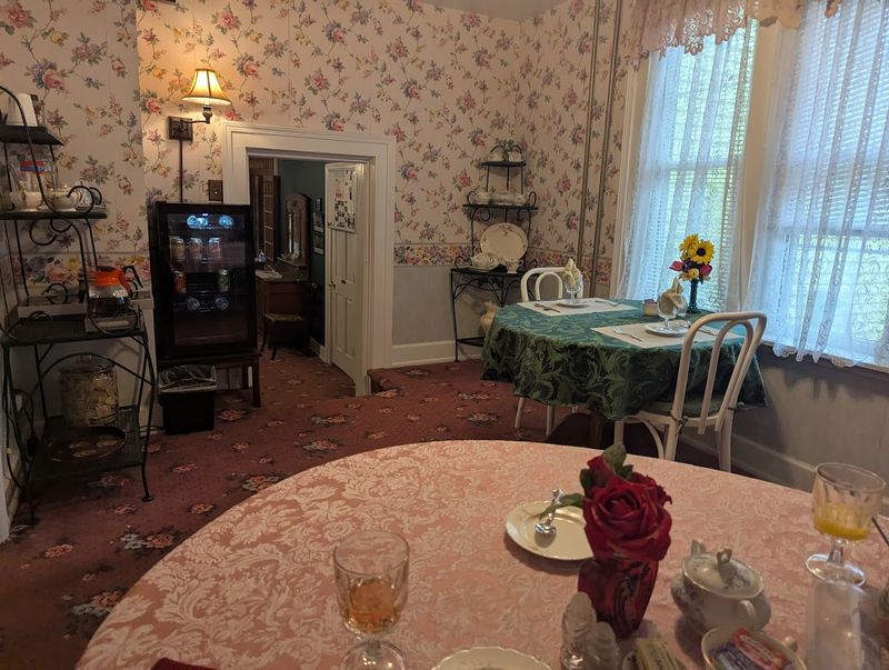 Mike the Innkeeper Makes the Whole Stay Better