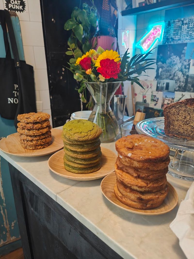 Boot Café - Tiny Marais Charm