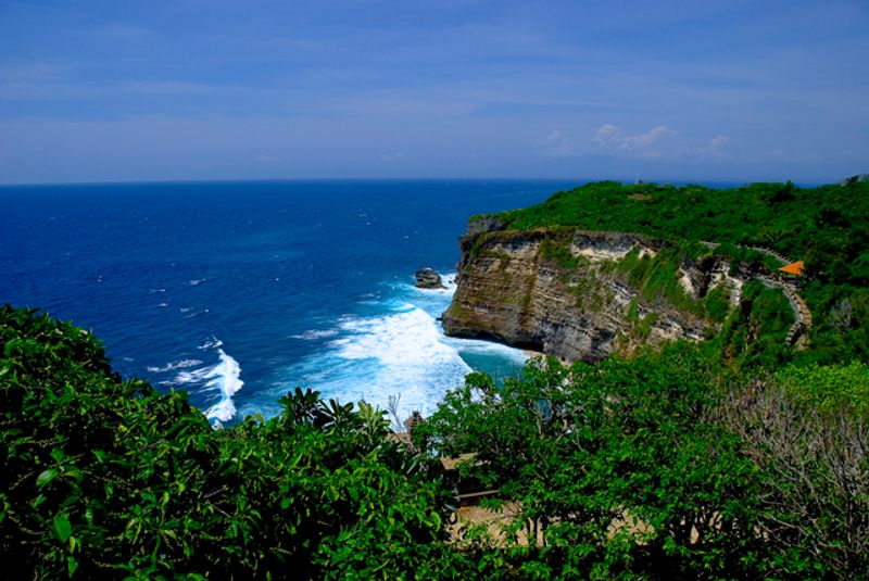Uluwatu Cliffs, Bali – Ocean Edge Serenity
