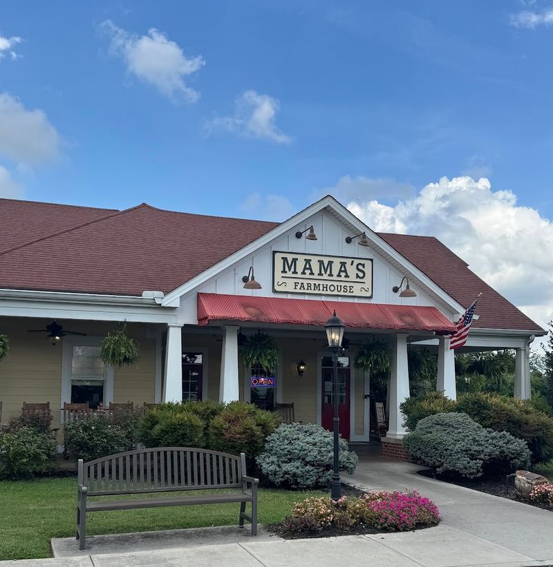 Mama's Farmhouse — Pigeon Forge