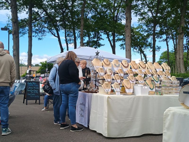 Craft Shows That Draw Real Crowds