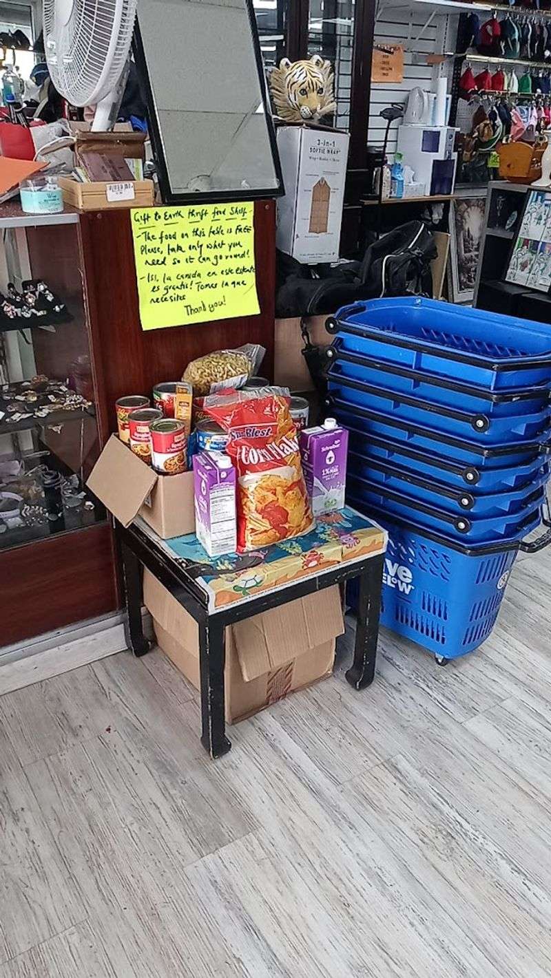 The Food Pantry Corner That Goes Beyond Thrifting