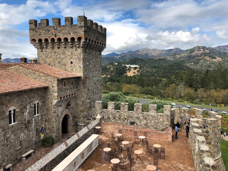 Castello di Amorosa (Napa Valley, California)