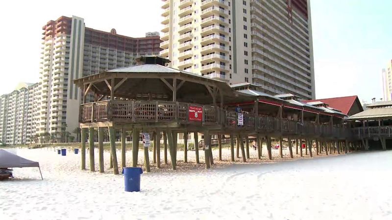 Pineapple Willy's - Panama City Beach