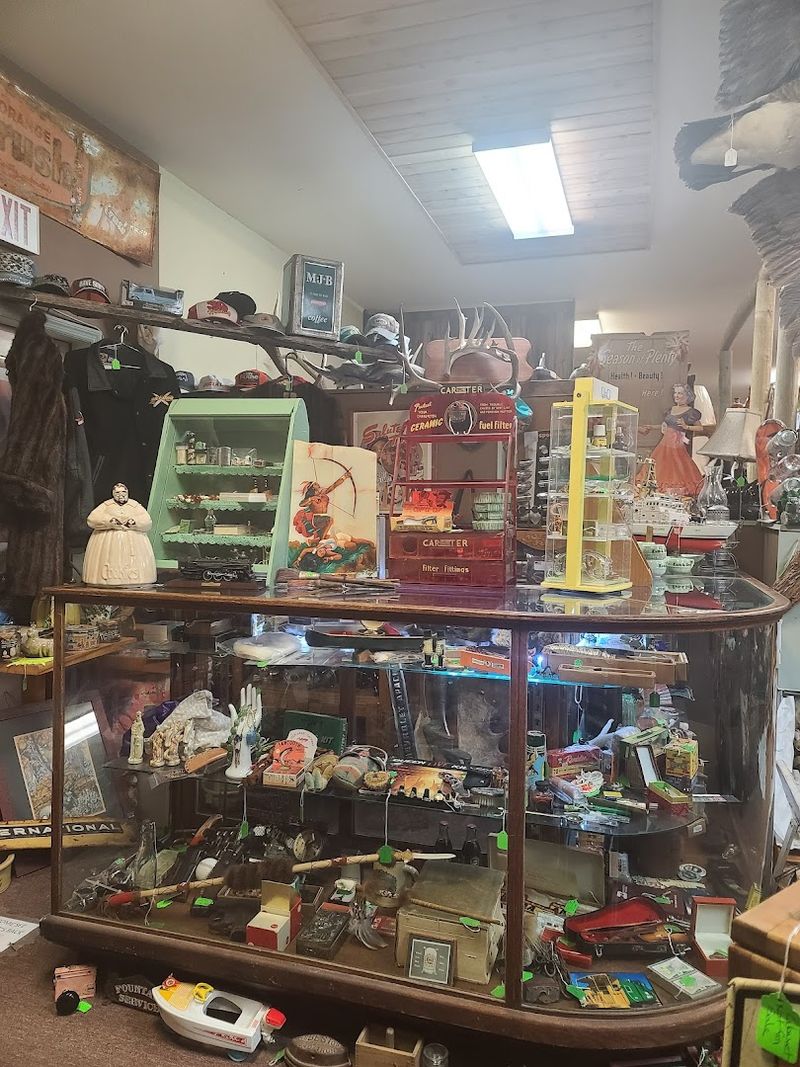 Mid-Century Finds That Bring Back a Specific Era