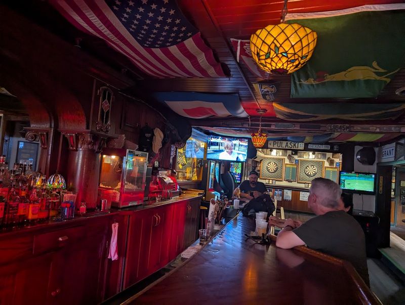 Milwaukee Tavern Scene (Various Spots) — Milwaukee