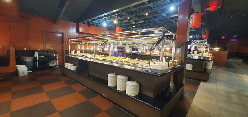 The Service Style That Keeps Glasses Full and Tables Clear