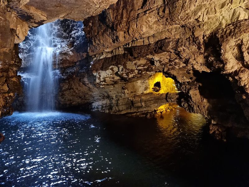 Smoo Cave Waterfall (Scotland)