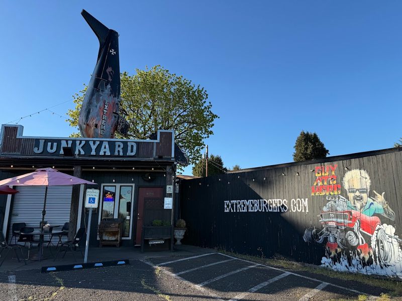 Junkyard Extreme Burgers - Junction City