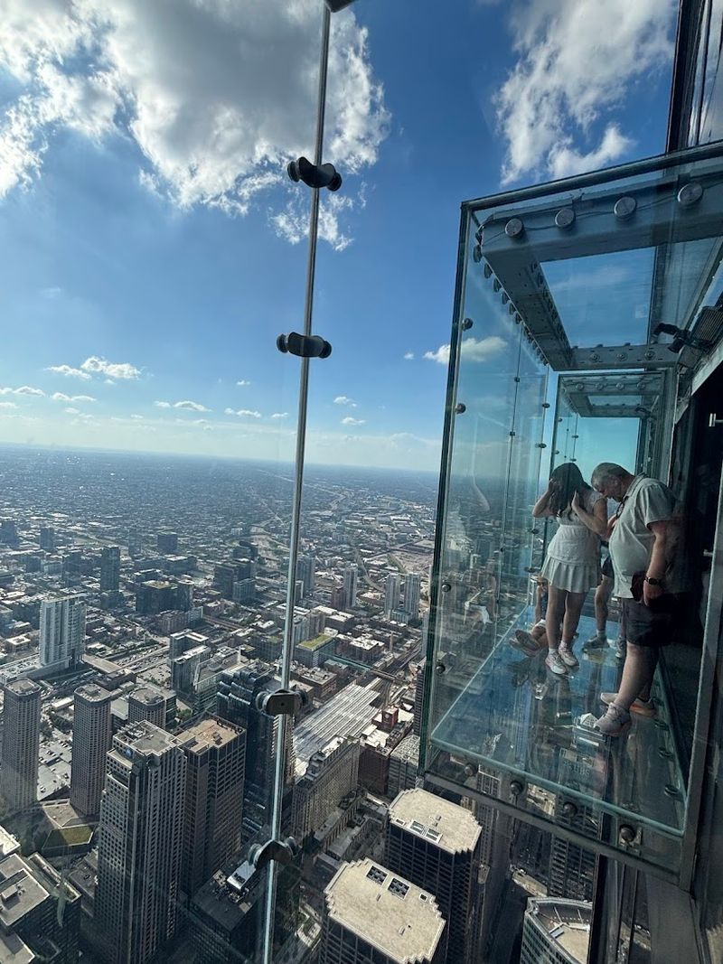 Skydeck Chicago (Willis Tower) - Chicago, USA