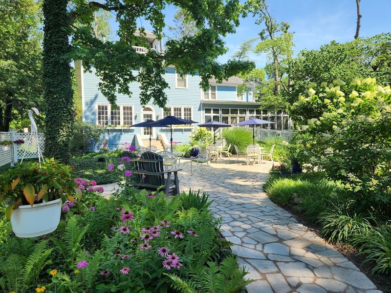 Grounds That Look Like a Garden Magazine Spread