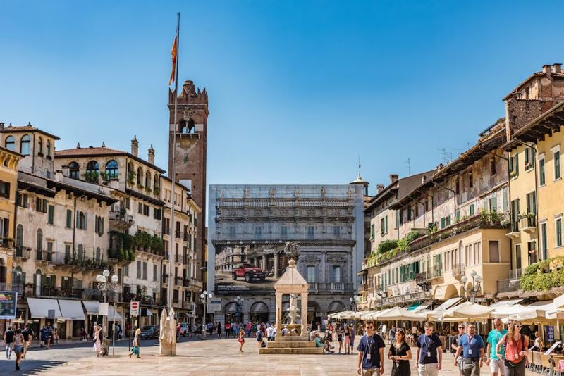 Walk Through Piazza delle Erbe