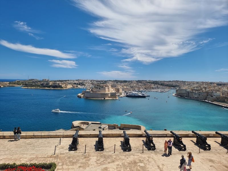 Visit the Upper Barrakka Gardens