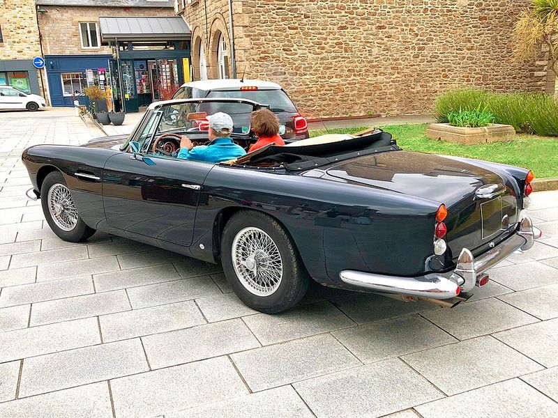 Aston Martin DB5 (1963–1965)