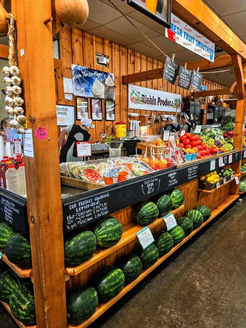 The Story Behind the Market and Its Amish Roots