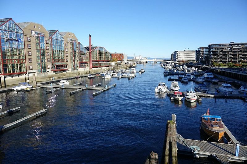 Norway – highly peaceful, diplomatic role