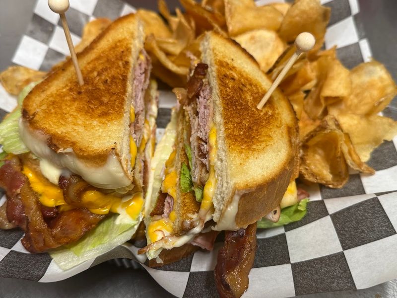 Wraps, Sandwiches, and the Art of Not Overthinking Lunch