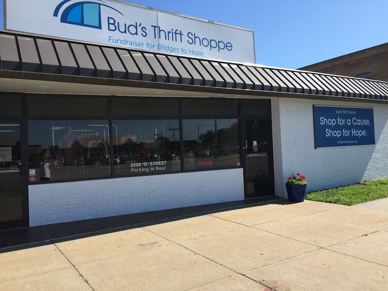 Bud's Thrift Shoppe — Lincoln