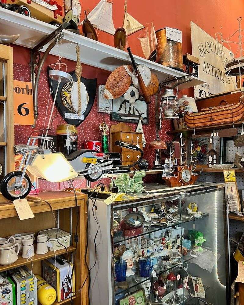 Small Trinkets and Collectibles That Fill Every Nook