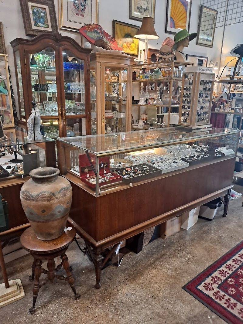 Jewelry and Display Cases Worth a Long, Slow Look