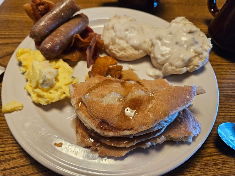 How the Menu Balances German Tradition with American Comfort