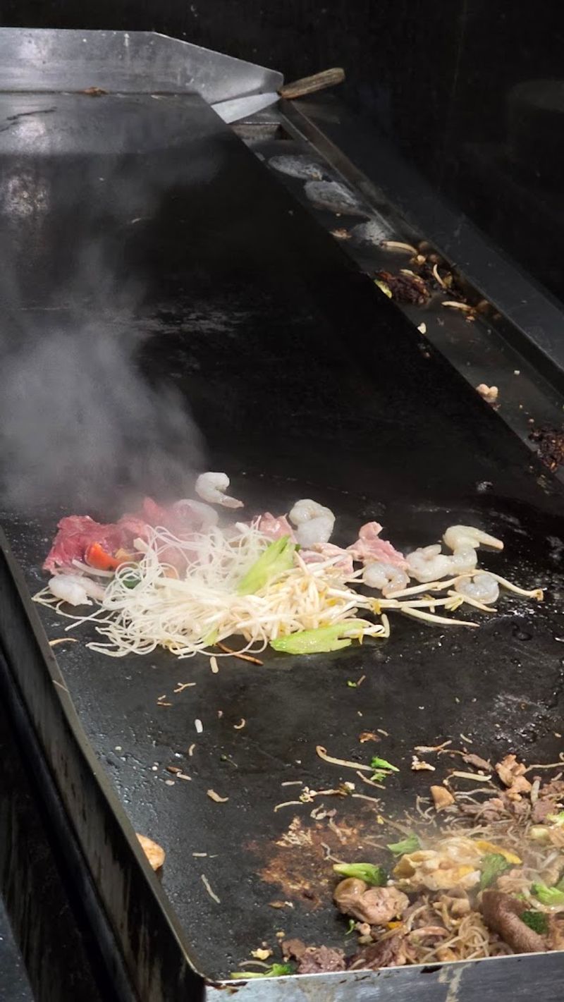 Flaming Buffet — Casual, Big Selection