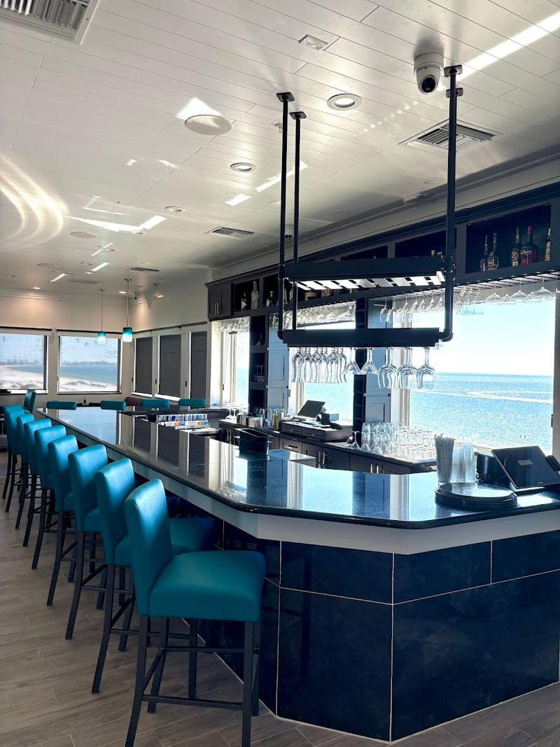 Island View Restaurant on the Sixth Floor