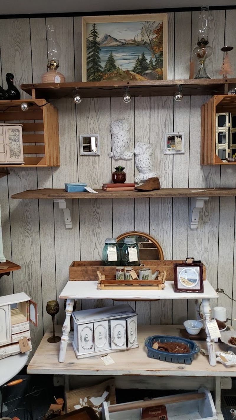 A Skip From the Resort Towns, a World Apart