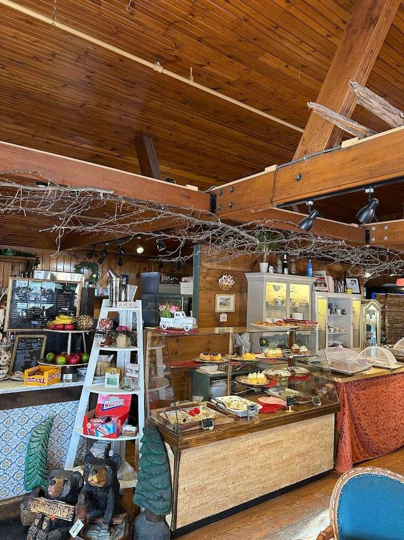 The Connected Cafe That Completes the Visit