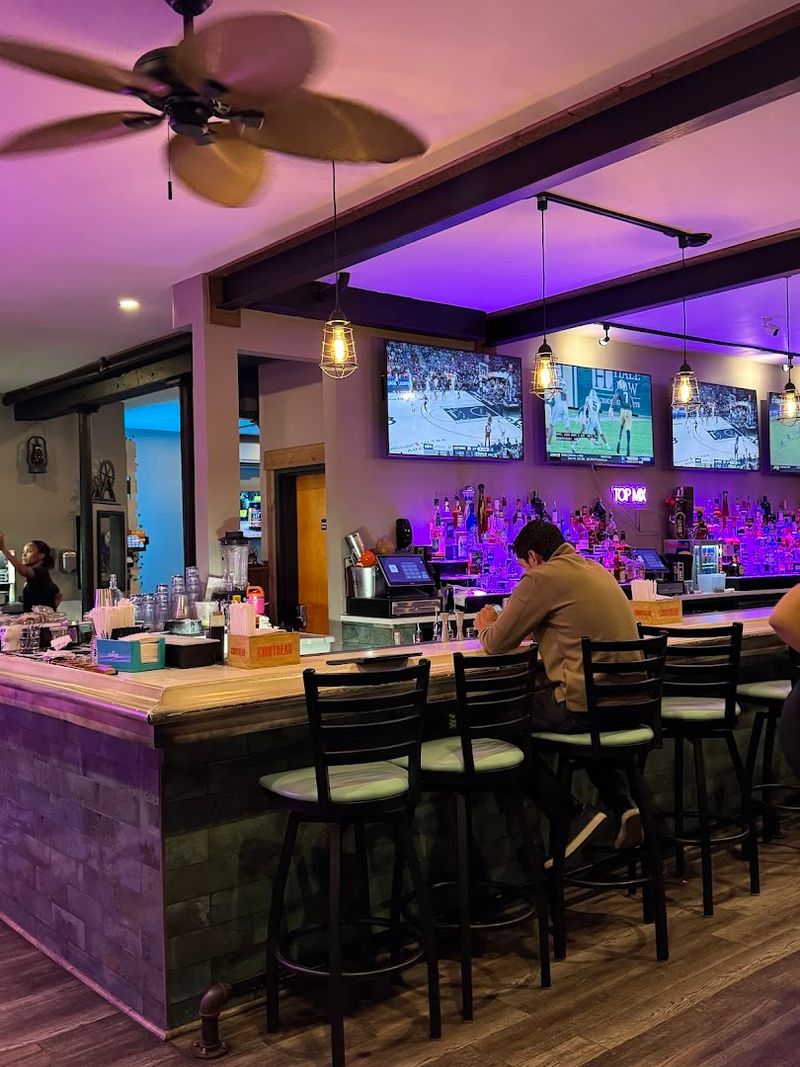 Top Mix Bar & Kitchen - Boston