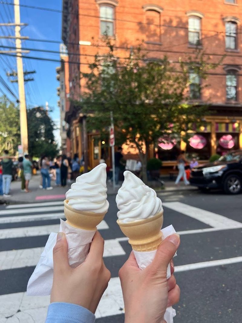 The Neighborhood Atmosphere Around the Shop