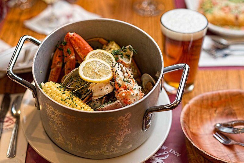 What Makes Crabs Claw Inn a Group Dining Destination
