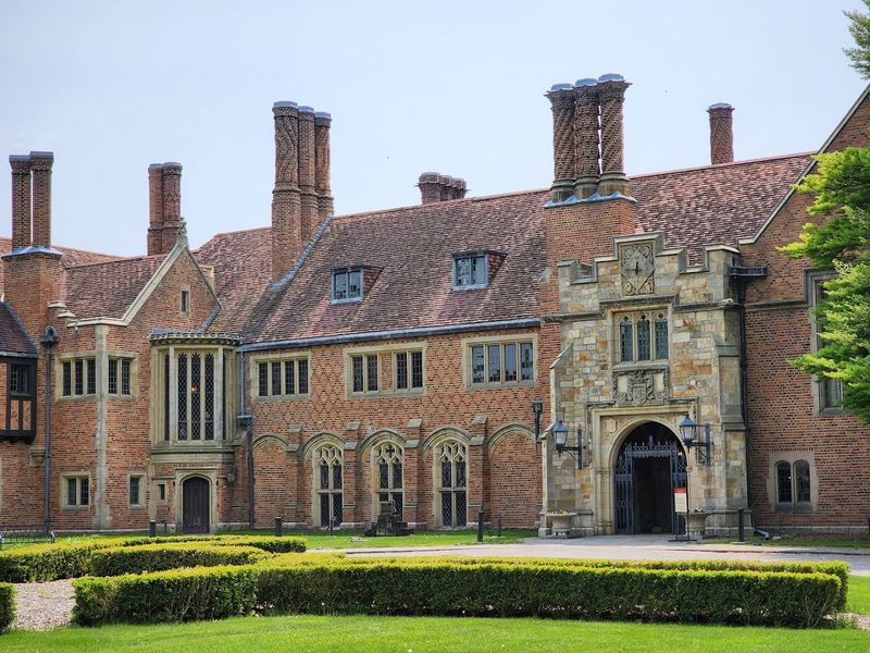 The Architecture That Makes Historians Stop and Stare