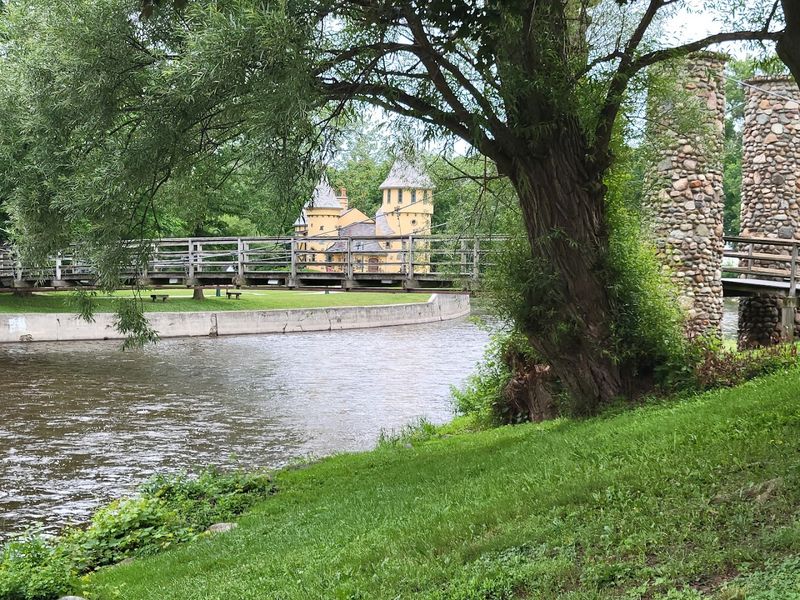 The Shiawassee River Sets the Scene