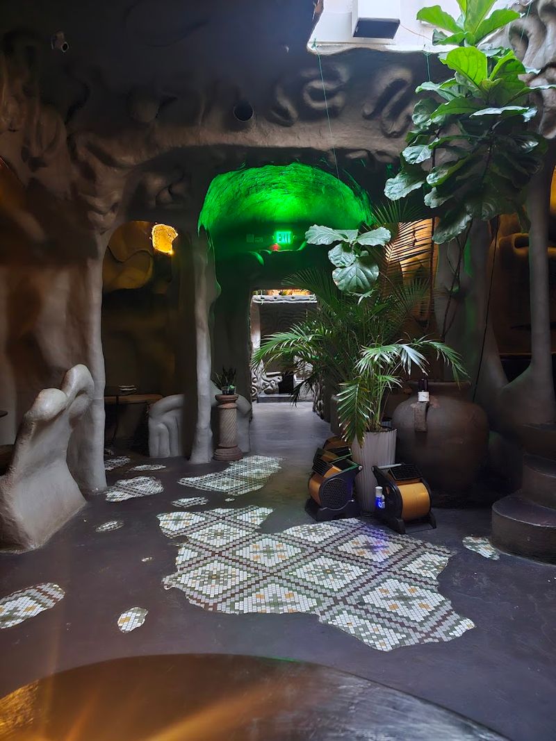 The Caves, Edgewater