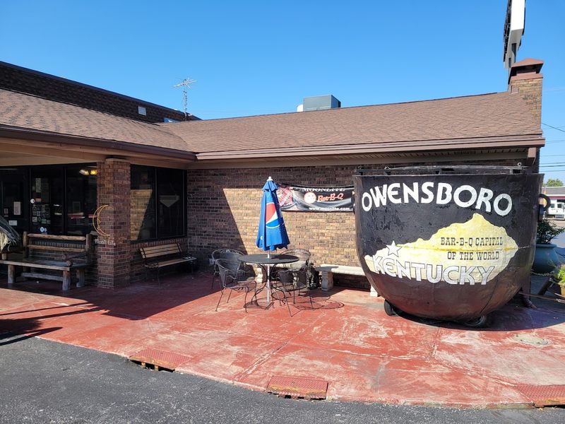 Moonlite Bar-B-Q Inn — Owensboro