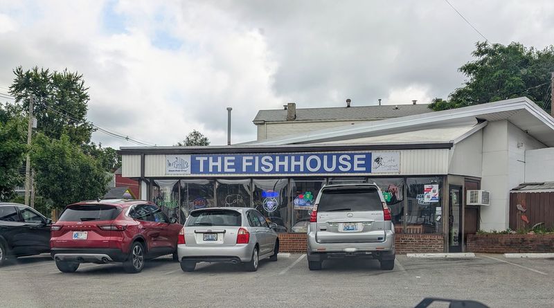 The Fish House / Café Beignet — Louisville