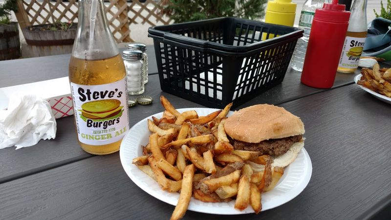 Steve's Burgers, Garfield