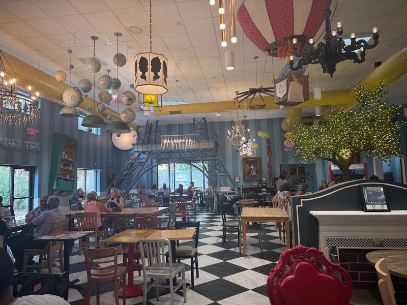 Amélie's French Bakery & Café