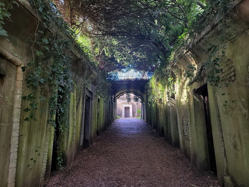 Highgate Cemetery – England