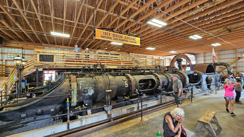 The Snow Engine: A 1,100 Horsepower Giant That Shakes the Barn