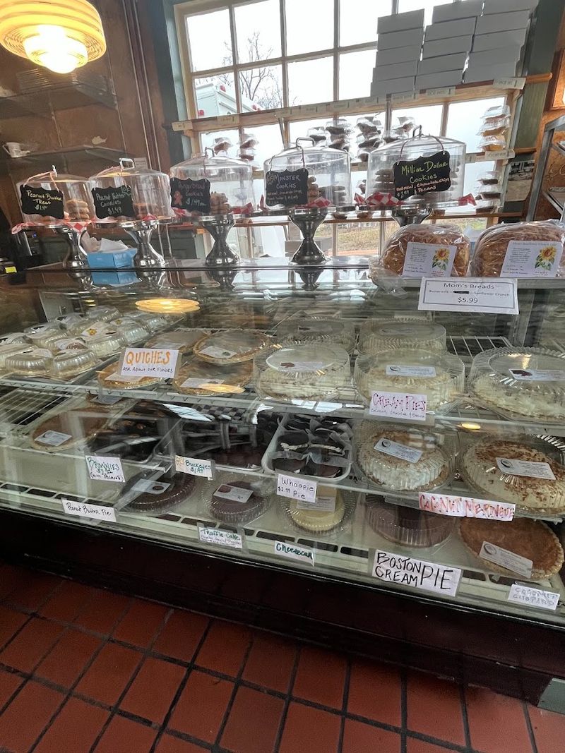 Mom’s Apple Pie Company (Leesburg, Virginia)