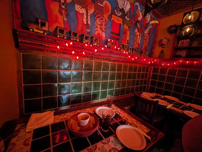 A Dining Room That Does Not Blend In