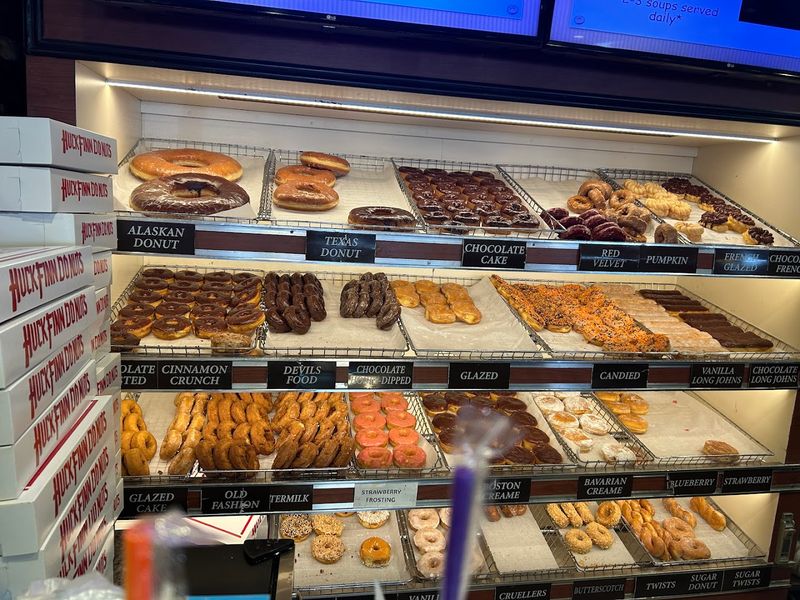Huck Finn Restaurant (Donut Bakery) — Chicago